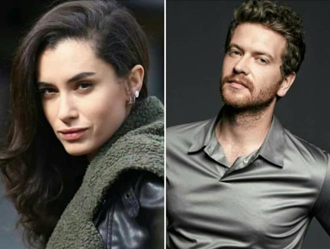 Masal ismindeki esrarengiz kadnn kasabaya gelii ile yllardr saklanan byk srlar aa kacak ve kasabada artk hibir ey eskisi gibi olmayacak. iek yetitiricilii ve esans reticilii ile nl Kalender Kasabas&#8217;nda geen hikyede gemiin intikam ve srlarla dolu olaylar gn yzne kacak.