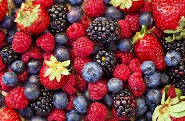 GZ  <br>   Bilgisayar, kitap ve cep telefonlarndan dolay gz yorgunluu artar. an rahatszl olan gz yorgunluunu yaamak istemiyorsanz orman meyvelerinin vitamin ve minerallerinden faydalannz. 2 tane ilek ve 5 tane brtleni bir kaseye ufak ufak doraynz. erisine iki yemek ka hindistanceviz ya ve iki ay ka chia tohumu ekleyiniz. Bir gece buzdolabnda bekletiniz.