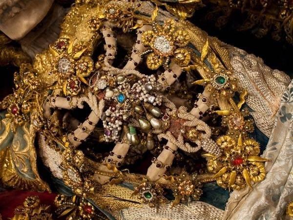 Yeralt mezarlarnn azizleri balkl bir alma yapan sanat tarihisi Paul Koudounaris btn Avrupa'y gezmi ve bu konuda belge toplam durumda.