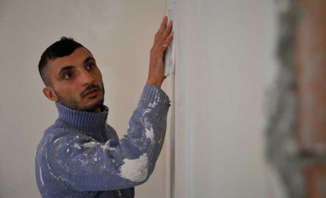 24 yandaki gen sporcu Cafer Gk, 5 yl nce Gaziosmanpaa&#8217;da babasyla alt inaata giderken grd, antrenman yapan milli sporculara zenerek spora balad. Antrenr ise maddi durumu iyi olmayan Gk&#8217;ten hibir cret almadan onu spor salonuna alarak hayallerinin kapsn da aralamasn salad. Gk, spora baladktan sonra sabahtan akama kadar inaatta alsa da hibir zaman hayallerinden vazgemedi.