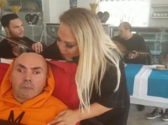 Kutlamada Soyman orkestrasyla olunun sevdii arklar da syledi.