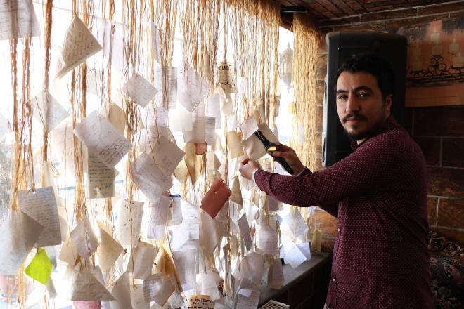 letme sahibi Mikail Aslan, &#8220;Mteriden ziyade misafir diyebileceim kadn arkada ilk o yazmt. Ondan sonra dier gelen misafirlerimiz de grd, bizde buna hi engel olmadk nk ok ho bir eydi. Byle sre geldi bir teaml oldu artk.