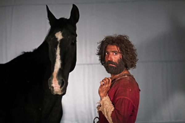 Mahzun Krmzgl, ilki 3,5 milyondan fazla izlenen ve 40 milyon TL haslat yapan Mucize'nin 2. filmini ertelediklerini duyurdu. Sinema sektrnde gnmzde yaanan hareketlilikten etkilenmek istemeyen Krmzgl, filmin vizyon tarihini 6 Aralk'a erteledi.