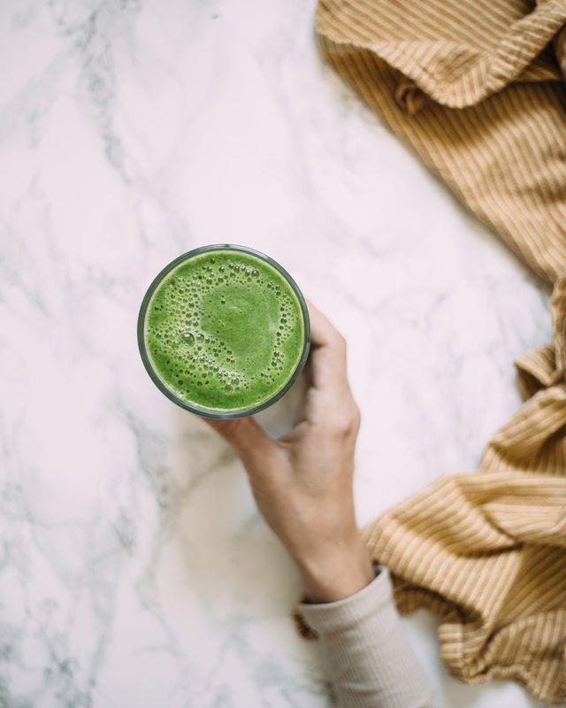 Kereviz, kalsiyum ve silisyum bakmndan zengindir, bu da hasar grm kemiklerin yenilenmesine ve glendirilmesine yardmc olur.