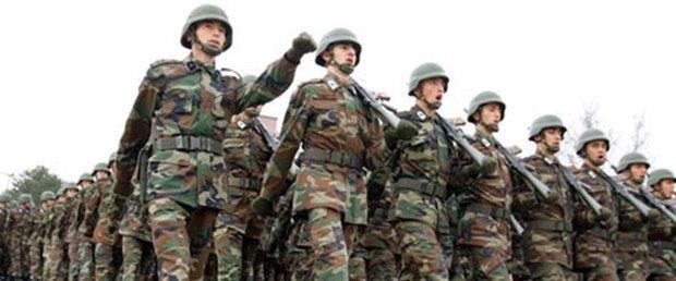 Her yl 145 bin kii bedelli askerlik iin bavurabilecek.    Bavuru says daha fazla olursa nasl bir eleme yaplaca henz belli deil.    cret art zerinde allan alternatifler arasnda. cretin dvizli askerlikle eitlenebilecei belirtiliyor.