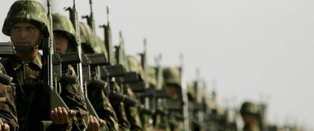 Dvizli askerlik u an 2 bin euro. Bu cretin artlabilecei belirtiliyor.     Lisans ve lisans st mezunlar iin yedek subaylk uygulamas devam edecek.     ki yllk niversite mezunlar iin yedek astsubaylk uygulamas balayacak.     ki aylk temel eitim alacak yedek astsubaylar, eitimleri srasnda harlk, 10 ay srecek kta grevlerinde ise maa alacak.