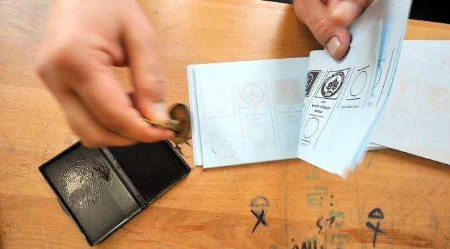 Ekonomik kriz her seimi etkilemitir. te nmzde 2009 krizi var 2008'de yaananlar teet geti. O krizde AK Parti'nin oylar yzde 38.6'ya kadar dt.