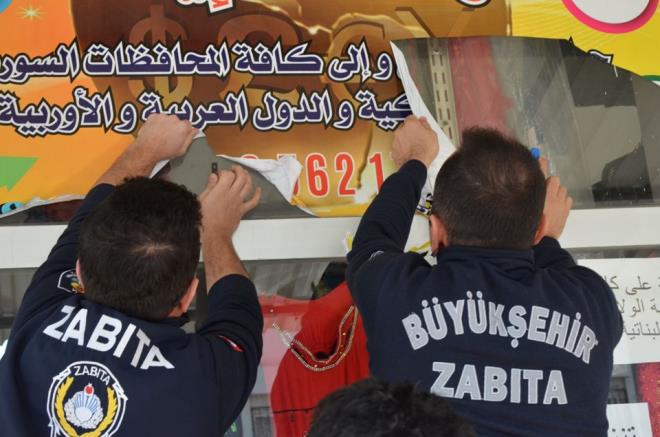 Zabta ekiplerince yaplan operasyon srasnda i yeri sahiplerine, bir daha Trke olmayan tabelalarn aslmamas ynnde uyarlarda bulundu.