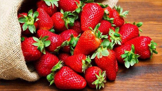 LEK  <br>  ilek ve ilek ailesine bal olan brtlen gibi meyveler vcudun gnlk ihtiyac olan ekeri karlar. Bu sayede kan ekeri dmediindne tansiyon etkilenmez tansiyon etkilenmediinden sinir hcreleri deforme olmaz. Bylece stese neden olan kortizolu hormonu azalr.