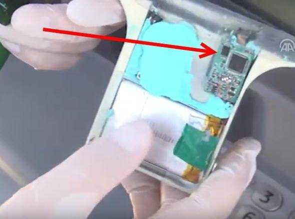 Bu aparatn hemen arka yznde SD kart bulunuyor; yani kaydedilen veriler bu hafza kartna depolanyor.