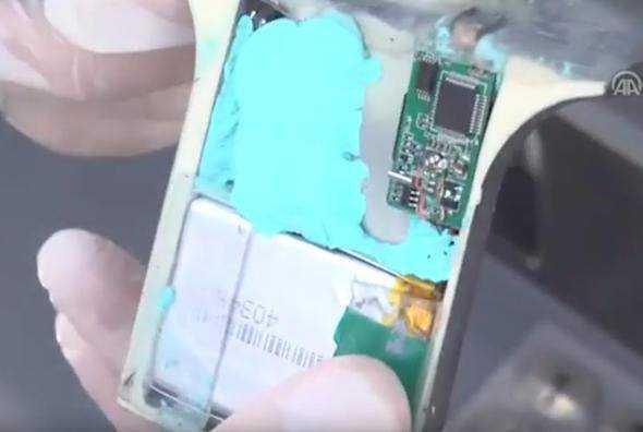 Orjinali yerinden oynamaz ve sahtesinden kolayca ayrt edilebilir.