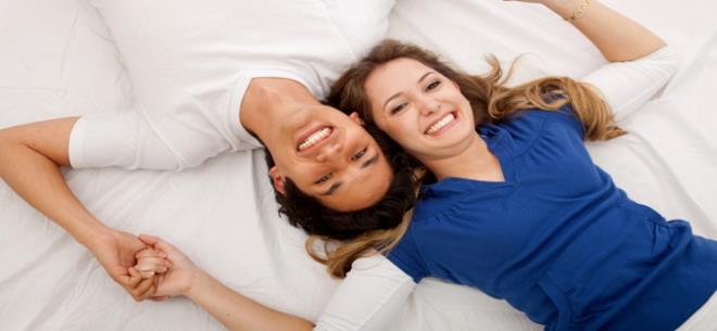 Evlilerin, evli olmayanlara gre daha mutlu olduu grld. Geen yl evlilerin yzde 56,3' mutlu olduunu belirtirken, evli olmayanlarda bu oran yzde 46,7 oldu. Cinsiyete gre bakldnda ise evli kadnlarn yzde 60,7'sinin erkeklerin ise yzde 51,6'snn mutlu olduu gzlendi.