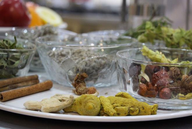 Baklk sistemini kuvvetlendirilmesiyle bilinen zerdealn, safra akmn gletirdiini ifade eden  Hastalklar Uzman zer, &#8220; Zerdaaln ok faydal olduunu biliyoruz. Hatta kanserden koruyucu zellikleri de vardr. Ama zerdeal da safra akmn gletiriyor. zellikle safra ta olan hastalarda  zerdealn kullanlmas sakncal olacaktr. Dozuna da muhakkak dikkat edilmeli ve toz zerdeal bir ay kan gekin kullanlmamal&#8221; dedi.