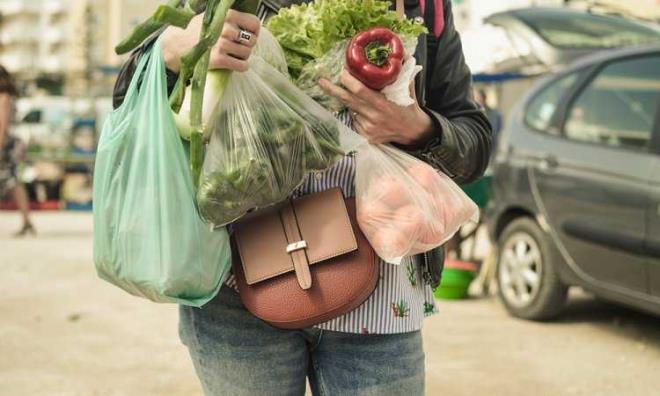 Bu, makul bedelle olabilir. 'Poet byk' diye fahi bedeller talep edilebiliyor ve faturaya, fie yanstlmayabiliyor. Tketicilerimiz bu konuda dikkatli olsunlar." dedi.