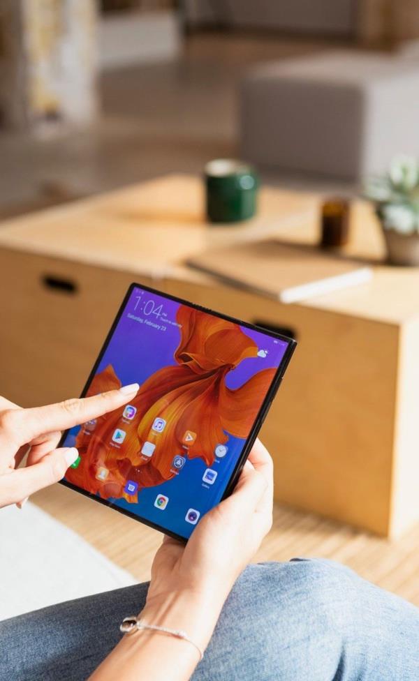 Samsung'un yeni cihaz Galaxy Fold'u piyasaya srmesinin ardndan, inli teknoloji irketi Huawei katlanabilir cihaz HUAWE Mate X'i piyasa tantarak bu alandaki rekabeti glendirdi.