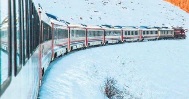 Bakan Ersoy, "Turizm trenlerinin dnya genelinde ok mehur birka destinasyonu var. Bizim bu hattmz da ok rahatlkla uluslararas bir turizm destinasyonu haline gelebilir. Turizm treniyle turistlerin tam taleplerini tamamyla karlayacak zellikte tren hizmete sokabilirsek yabanc turistin ilgisini ekme asndan da faydas olur. Trenin turizme katksn gerekletirmemiz lazm.