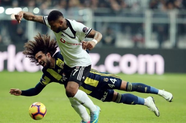 Rus spor gazetesi empionat ise &#8220;Fenerbahe 12 dakikada geri dnd&#8221; baln kullanarak ilk yarda 3-0 geriye den Fenerbahe'nin ikinci yarnn ilk 12 dakikalk ksmnda muhteem bir geri dne imza attn yazd.