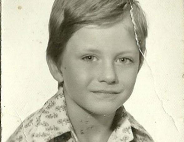 Satrk, fotorafn altna "Biraz zaman gemi. Ama gzel eyler birikmi. Mesleimle bymm. Konservatuvar Bale Blmne girmek zere olduum yllard. Edith Piaf&#8217;n &#8216;Je ne regrette rien&#8217; arksnda syledii gibi; &#8216;Hibir eyden piman deilim&#8217;. Ya sen?" notunu dt.