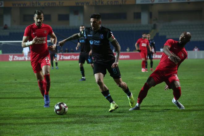 Ziraat Trkiye Kupas eyrek final rvan manda Baakehir Fatih Terim Stadyumu'nda mraniyespor ile Trabzonspor kar karya geldi.