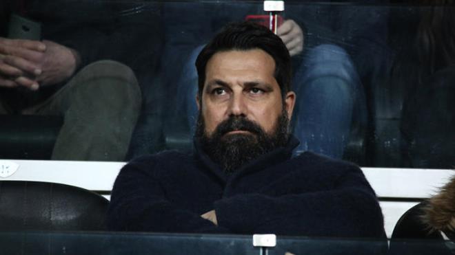 Payitaht Abdlhamid dizisinin barol oyuncusu Blent nal, karlamay tribnden takip etti.