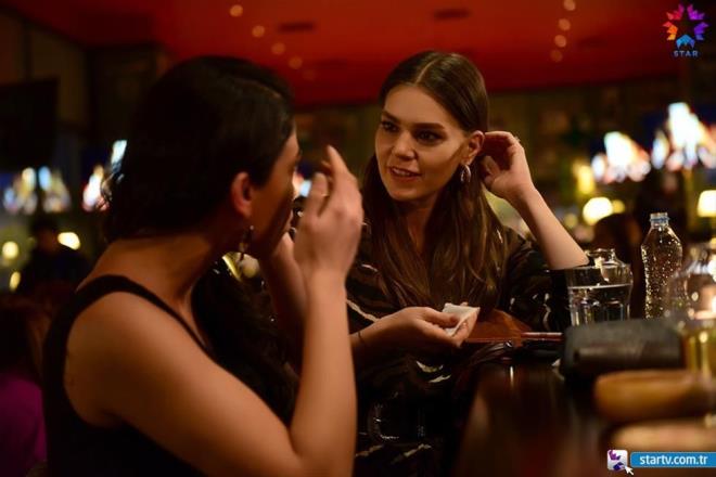 pek'in annesi Kymet Hanm, Esma Boran ile restleir ve hastal vakftaki dier kadnlara syler. Gerei renen kadnlar ise Esma Boran'n halini zlrler ve adaylktan ekilmesini nerirler. Esma Boran'n ise hibir yere gitmeye niyeti yoktur.