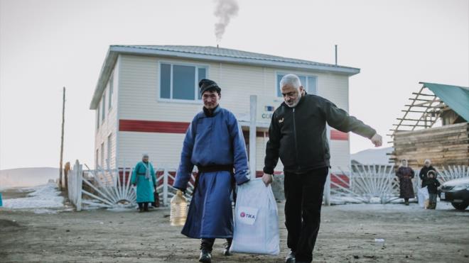 TKA, Duha Trklerine daha nce de eitli yardmlarda bulunmutu.  Yaam malzemesi yardm projesi gerekletiren TKA, proje kapsamnda taygada yaayan 50 hane halkna adr bezi ve mont, ayakkab, milli giysi gibi klk malzemelerden oluan insani yardm ulatrd.