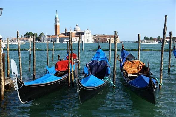 RENCLER N ALIMA OLANAKLARI NELERDR: Uluslararas renciler alma izni olmadan talya&#8217;da alamazlar. alma iznini almak ise olduka zordur. talya&#8217;ya gitmeden nce Trkiye&#8217;de alma izni almak ve alma izni almak iin ise ncelikle i bulmak gerekmektedir.