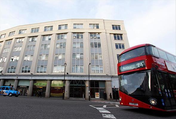 RENCLER N ALIMA OLANAKLARI NELERDR: 6 aydan fazla eitim alacak rencilerin haftada 20 saat part-time alma izni vardr. ngiltere'de Master veya doktora eitimini tamamlayan renciler, eitimine uygun bir i bulduu takdirde bir ngiliz irketinde 1 yl sreyle alabilir.