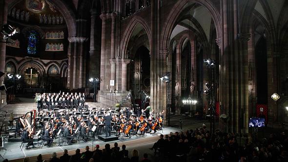 RENCLER N ALIMA OLANAKLARI NELERDR: Fransa&#8217;da renci vizesi sahipleri part-time alma hakk iin bavuruda bulunabilmektedirler. Ancak bavuru yapan renci Avrupa Birlii yesi olmayan bir lkenin vatandaysa, oturma kart aldktan sonra alma hakk kazanr.
