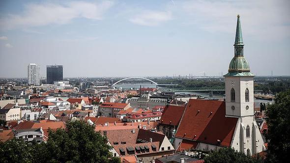 Avustralya'da yllk devlet niversitesi creti 10 bin &#8211; 20 bin dolar, zel niversitede bu rakam 15 bin &#8211; 25 bin dolar olarak belirleniyor.