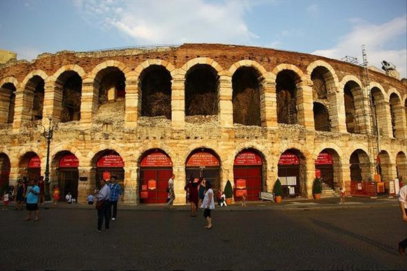 talya'da yllk devlet niversitesi creti 800 &#8211; 2000 dolar, zel niversitede bu rakam 8 bin &#8211; 20 bin dolar olarak belirleniyor.