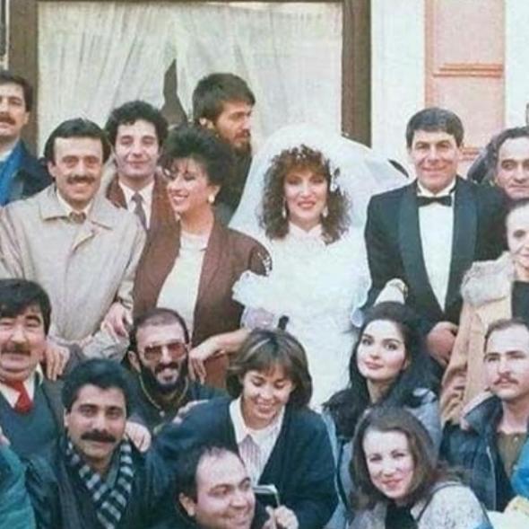 Perran Kutman&#8217;la aramz ok iyiydi, o hanm sete gelince aramz ald.  Ben o zaman o hanmn bizim dizide pedagog olduunu da bilmiyordum, sonradan rendim.