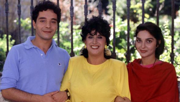 Kanal D ekranlarnda yaynlanan 2. Sayfa programna usta oyuncu Songl lk konuk oldu. Bir dnem Perran Kutman&#8217;la &#8216;Perihan Abla&#8217; dizisinde rol alan lk, ok konuulacak aklamalara imza att.