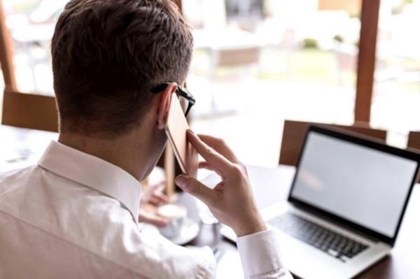 Cep Telefonu: Cep telefonlar, radyasyon ve elektromanyetik dalga yayarak kulaa zarar verebilir. zellikle ilk arama esnasnda kulaa tutulmas en fazla elektromanyetik dalga yayarak kulakta nlamaya, zonklama ve derinden ar hissi olumasna neden olabilir.