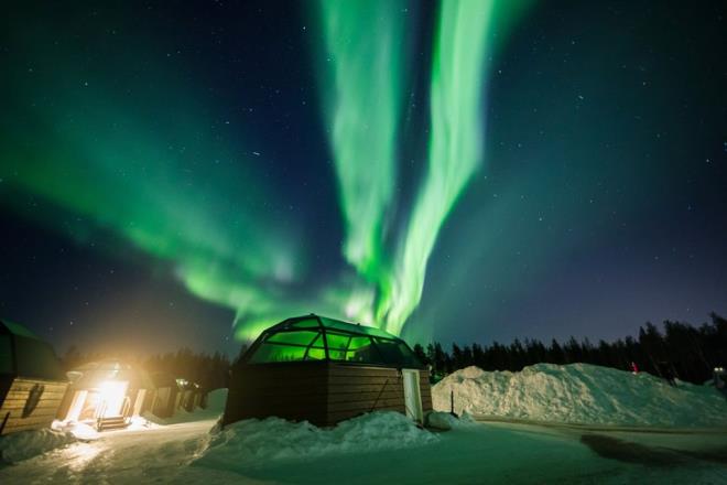 Aurora Borealis olarak da bilinen kuzey klar, dnyann manyetik alan ile gneten gelen ykl paracklarn etkileimi sonucu gkyznde ortaya kan doal malar olarak tanmlanyor.