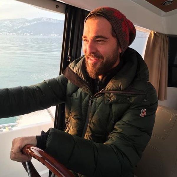 Dirili Erturul'a Ne Zaman Veda Edecek: te yandan Engin Altan Dzyatan'n diziden nasl ayrlacana ilikin forml bulundu. Daha sezon banda dizi balamadan nce kadroya Burak zcivit'in gelecei, Engin Altan Dzyatan'n ise dizinin kadrosundan karlaca gnlerce konuulmutu. Hatta Burak zcivit'in o dnem sakallarn uzatmas diziye hazrlk olarak yorumlanmt.