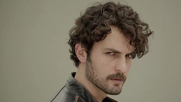 Netflix&#8217;in Ottoman Rising projesinin kadrosuna yeni isimler eklenmeye devam ediyor.    Karga Seven Pictures&#8217;n Netflix iin ekecei 6 blmlk &#8220;Ottoman Rising&#8221; adl belgesel drama projesinin hazrlklar tam gaz sryor. Emre ahin&#8217;in ynetecei projenin kadrosuna nl oyuncular katlmaya devam ediyor.    Tuba Bykstn&#8217;n oyuncular arasnda yer ald projede Birkan Sokullu&#8217;nun da rol alaca renildi.