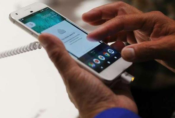 Telefonunuzda bu uygulamalardan biri bile yklyse banz dertte! Her eyinizi aldrabilirsiniz. te Google'n uygulama maazasndan kaldrd ve milyonlarca insann telefonuna ykledii o uygulamalar...