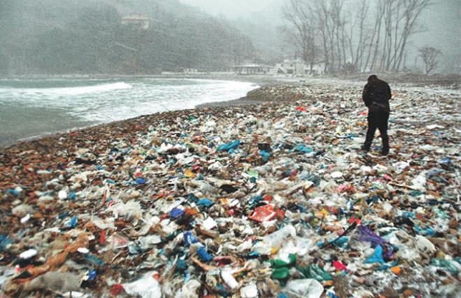 Plastik kullanm neredeyse gnlk en nemli ihtiyalardan biridir. Son zamanlarda poetlerin paral olmasndan sonra hayat standartlar bu durumdan olumsuz etkilenmektedir. Bu sayfamzda plastik kullanm ile alakal baz tyolar sizlerle paylayoruz. Plastik kullanm nasl engellenir? Plastik kullanm nasl azaltlr? Bunun iin izlenmesi gereken yollar nelerdir?