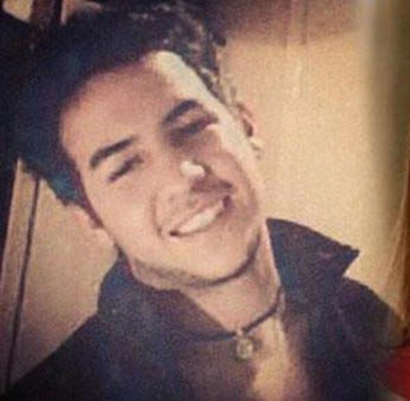 Beren Saat, Kenan Doulu ile olan 14 ubat ve 5 Mart 2015 tarihli paylamlara dokunmad. Bu arada 2004'te trafik kazasnda kaybettii ilk ak Efe Gray'n fotoraf sayfasnda duruyor. Kenan Doulu ile Beren Saat birbirlerini takip etmeye devam ediyor.