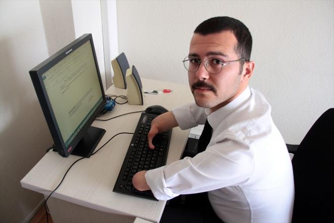 Lbnan, Bosna Hersek, Ukrayna, KKTC, Kosova, Karada, Makedonya, Arnavutluk ve Srbistan' tek bana gezen Budak, yaantsyla engellilere rnek oluyor. Budak, AA muhabirine yapt aklamada, 2 kardeinden birinin de zihinsel engelli olduunu syledi.