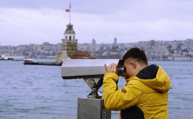 Hedef, 2021 Dnya Atletizm ampiyonas    Rdvan'n babas Hdaverdi Yaln da Rdvan'n ok elenceli ve duygusal bir gen olduunu belirterek, unlar syledi:    "Rdvan'la vakit geirmek bizim iin bir mutluluk kayna. Onu bir armaan olarak gryoruz. Hedefimiz 2021'de Dnya Atletizm ampiyonas'nda dnya birincilii kazanmak ve Tahir Hoca bu konuda elinden geleni yapyor. Portekiz'de 2018'de dzenlenen yarlarda kendinden yaa olduka byk olanlarla yart. Uzun atlamada 9. oldu fakat kouda bir dl alamad. Uzun atlamada Trkiye 2.'lii var. Toplamda 40'dan fazla madalyas var. Rdvan'n neesi ve umudu sadece bizim iin deil engelleri amak isteyen tm aileler iin de rnek tekil ediyor. Onunla gurur duyuyoruz."