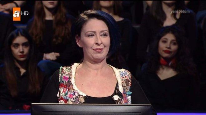 Kim Milyoner Olmak ster yarmasnn 809. blmnde seyircileri artan bir olay gerekleti. Bu aknl yaatansa yarmaya zmir'den katlan Ebru Doruer oldu. ODT Pskoloji mezunu olan Doruer, daha sonra zmir'e dnp kariyer planlamasnda deiiklik yapt. zmir'de ngilizce retmenlii yapan Doruer, kendinden emin tavrlaryla dikkat ekti.