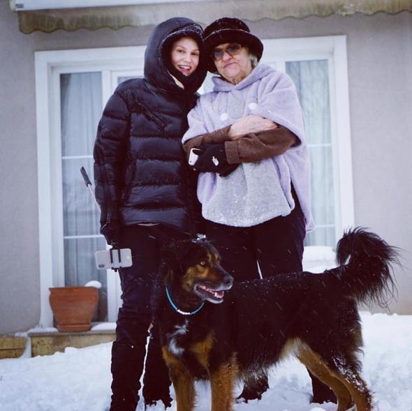 ocukluu ngiltere'de geen ve 'yle bir Geer Zaman Ki' dizisi iin Trkiye'ye dnen oyuncu haberi sosyal medya hesabndan duyurdu.