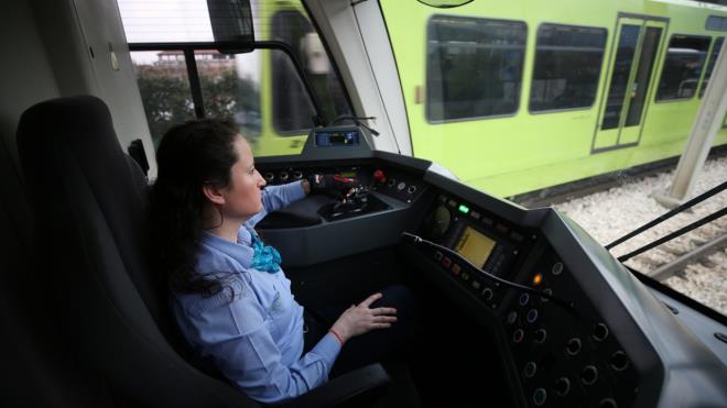 Gnde yaklak 300 bin yolcu tayan metrolardaki 4 kadn vatmandan biri olan Zeynep zbaaran da 17 yldr bu ii yaptn syledi.