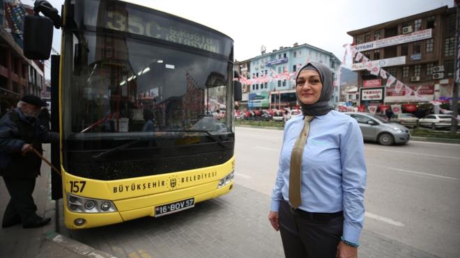 BURULA`n tek kadn otobs ofr 42 yandaki Ayen Akay, yapt aklamada, 10 yldr byk ara kullandn, son bir yldr da belediyede altn syledi.