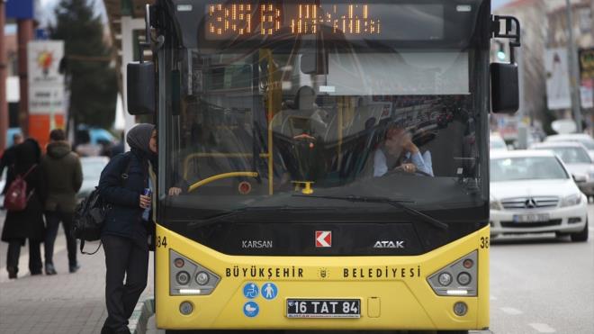 Kadn srcler, gnde yaklak 500 bin yolcu tayan aralarn kullanlmasnda gsterdikleri performansla takdir topluyor.
