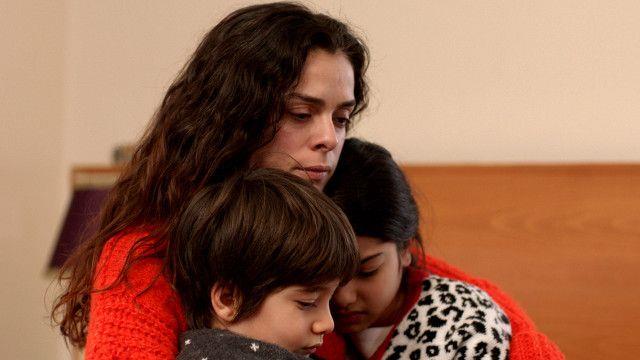 FOX ekranlarnda Sal akamlar yaynlanan ve farkl konusu ile seyircinin byk ilgi gsterdii dizi reyting listelerinde de zirveyi zorluyor. Oyuncularn performanslar ile tam not ald Kadn dizisindeki Ceyda karakteri ise artk izleyiciyi bktrd.