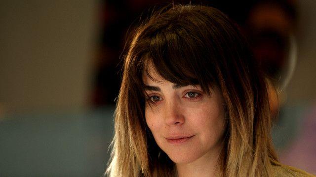 Farkl hikayesi ile zellikle son blmlerde sk sk karmza kan Ceyda gibi... ocuunun babas Emre ile tanmasnn ardndan dikkatleri zerine eken Ceyda giyimi ve tarz ise seyirciyi isyan ettirdi.