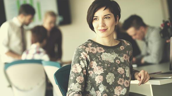 adnlarn igcne katlm erkeklerin ok gerisinde kalsa da her geen gn artyor. Posta Gazetesi'nin haberine gre, igcne katlanlarn te biri kadn. Sigortada kayd olmasa da ev kadnlarnn ou aile btesine destek olmak iin alyor. ocuk bakm, ev ileri herhangi bir ite almak kadar kadnlar ypratyor. Bu nedenle lkemizin hukuk ve sosyal gvenlik sistemi kadnlara birok pozitif ayrmclk imkan salyor.    <br>te kadna salanan 15 farkl destek: